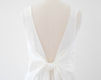 Robe de demoiselle d'honneur blanc cassé, robe d'été courte, dos nu, nœud au dos, robe de cocktail, robe d'invité de mariage, robe blanche