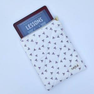 Personalized Quilted Kindle / Kobo Sleeve: Pink Bow Print Fabric