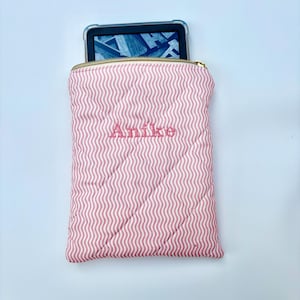 Personalized Quilted Kindle / Kobo Sleeve: Pink Wave Stripe E-Reader Cover
