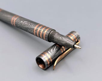 Bolígrafo de lujo de acero de Damasco forjado a mano: regalo coleccionable, instrumento de escritura ejecutiva.