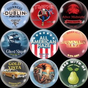 Puede incluir: Nueve posavasos redondos con varios diseños. Los posavasos presentan texto y gráficos, incluido el logotipo de Guinness Dublin Porter, un barco, un coche y las palabras "All American Haze". También se muestran los porcentajes de alcohol.