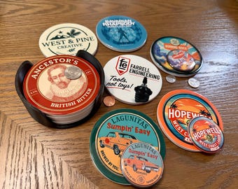 Keramische onderzetters met houder in de vorm van een bierbadge (set van 4) | Kies je stijl | Premium onderzetters voor thuisbars van Farrell Engineering