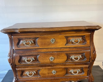 Vintage Barony French Provincial Chest of Drawers – 3 Drawer Accent Dresser