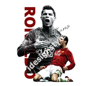 Pu&ograve; includere: Immagine digitale con Cristiano Ronaldo in maglia Manchester United. L'immagine include il nome "RONALDO" in grandi lettere rosse e il nome "cristiano" in corsivo. Ronaldo &egrave; mostrato in due pose d'azione.