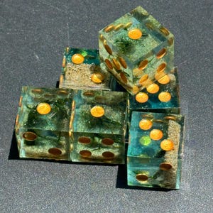 Ocean Breeze D6 Dice Set – Handcrafted Resin Dice with Sand & Sea Elements