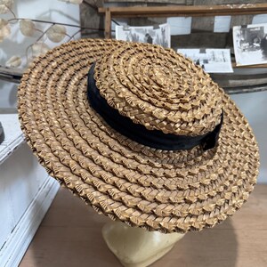 Ladies vintage straw hat with ribbon bow / vintage summer straw hat / black ribbon / label in crown