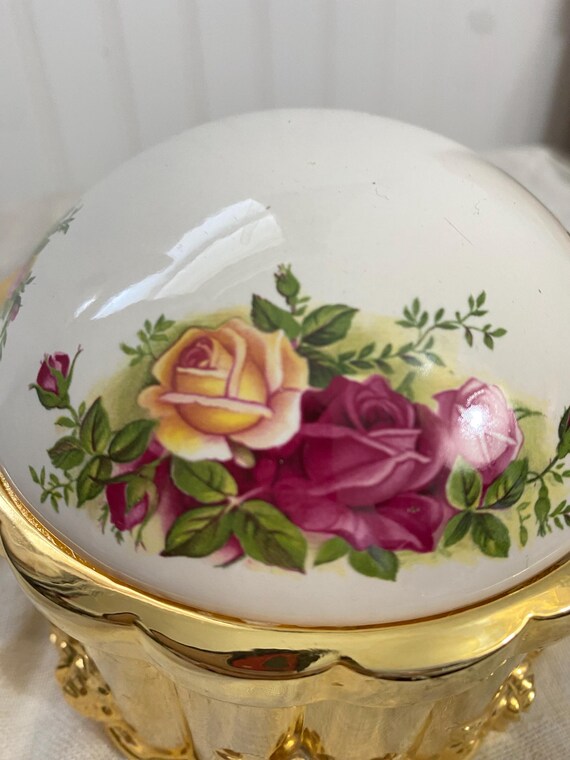 Royal Albert country roses trinket box with blue velvet inside View 5