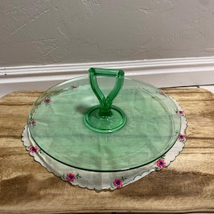 beautiful vintage uranium green glass serving plate possibly made by chambridge glass
