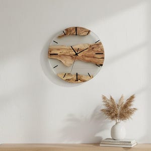 Orologio da parete fatto a mano in legno d'ulivo e resina epossidica - Numerazione personalizzata