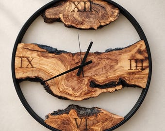 Wanduhr aus Olivenholz mit schwarzem Metallrahmen, handgefertigte rustikale Wanddekoration mit Baumkante, einzigartiges Einzugsgeschenk