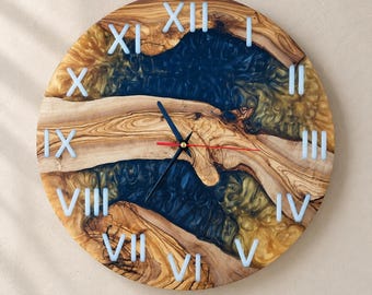 Wanduhr aus Olivenholz, Epoxidharz-Uhr, individuelle Holzuhr, große Wanduhr, Wohnzimmerdekoration, einzigartiges Einzugsgeschenk