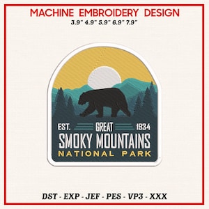 Pode incluir: Design de bordado à máquina com um patch com a silhueta de um urso, montanhas e o texto "Great Smoky Mountains National Park". O design inclui o texto "EST. 1934" e está disponível em vários tamanhos, de 9.9 cm a 20.1 cm.