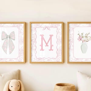 Saliegroen roze chinoiserie kinderkamerkunstset, bloemen eerste strikafdrukken