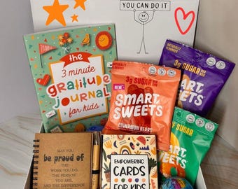 Caja de regalo para la vuelta al cole: Diario de gratitud, tarjetas de afirmaciones, dulces saludables.