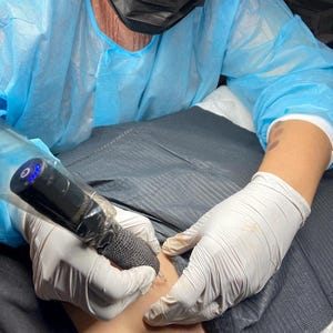 Fórmula para Serum sin tinta de Camuflaje de Cicatrices y Estrías