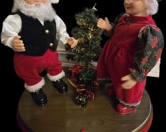 Vintage  "Dancing Claus Couple" Gemmy Industry Santa Mrs Claus Hip Swinging