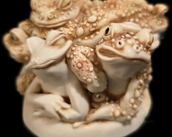 Harmony Kingdom Puddle Huddle Toad Frog Figurine Trinket Box