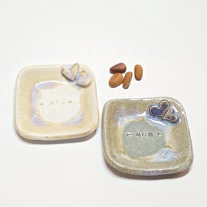Handmade Ceramic MOM Dish · Personalized Decorative Dish with heart · Gift for Mom · Pottery gift · Mother's Day Gift · Custom Name Dish