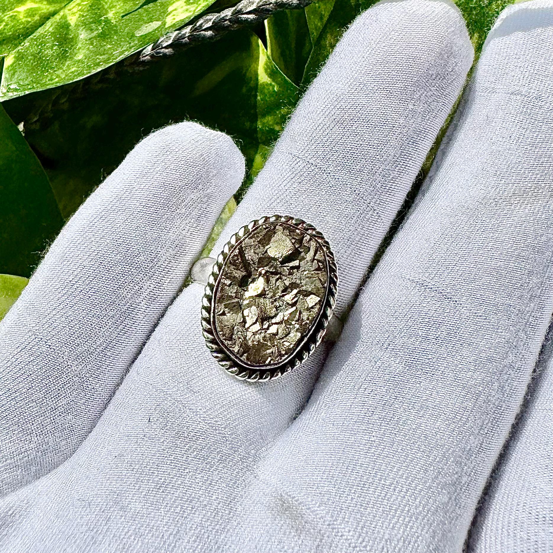 Bague intemporelle en pierre brute de pyrite, bague ovale en