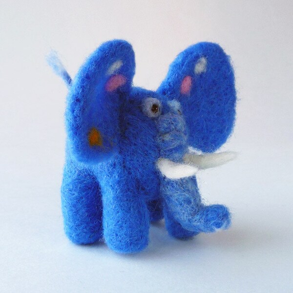 Blue elephant - needlefelted sculpture