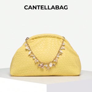 Seashell Print Beach Clutch: Retro Minimalist Handbag