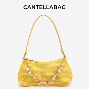 Könnte beinhalten: Gelbe gewebte Handtasche mit Schulterriemen und dekorativer Kette. Die Kette ist mit Muscheln und Perlen verziert. Der Text "CANTELLABAG" ist oben aufgedruckt.