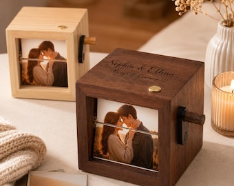 Caja de fotos animada personalizada, caja de fotos de madera personalizada con luz, recuerdo fotográfico con manivela, regalo creativo de aniversario para parejas