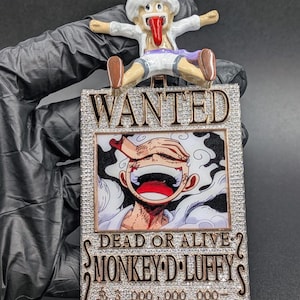 Anime Wanted Poster Hängsmycke Anpassat Namn Inspirerad IcedOut Charm One Piece Fan Smycken