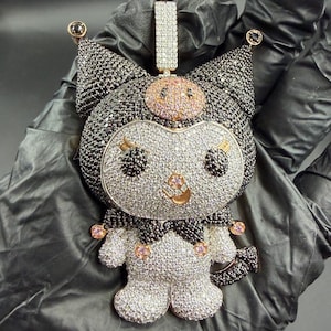 Colgante con diseño de personaje de dibujos animados, adornado con diamantes de imitación, en blanco y negro, con moissanita y baño de oro rosa.