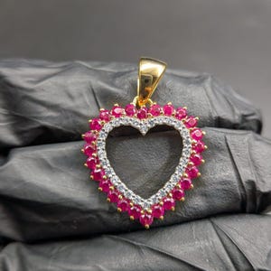 Pendentif coeur rubis avec halo moissanite, collier plaqué or jaune Cadeau romantique pour elle