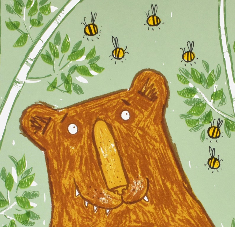 The Bear & The Bees Wall Art Print handgedruckter Siebdruck in limitierter Auflage, lustige Bären und Bienen-Wanddekoration, ungerahmt Bild 5