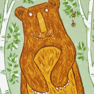 The Bear & The Bees Wall Art Print handgedruckter Siebdruck in limitierter Auflage, lustige Bären und Bienen-Wanddekoration, ungerahmt Bild 7