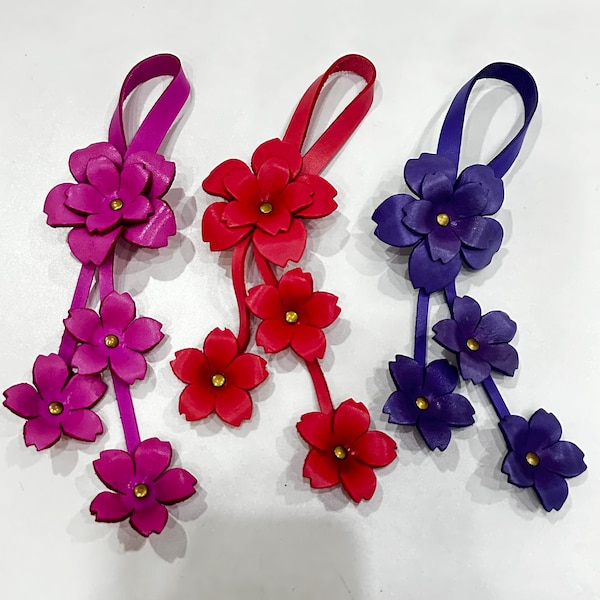 Leder Sakura Charme, Handgefertigte Rindsleder Rot und Lila Blume Schlüsselanhänger, Geschenk für Sie