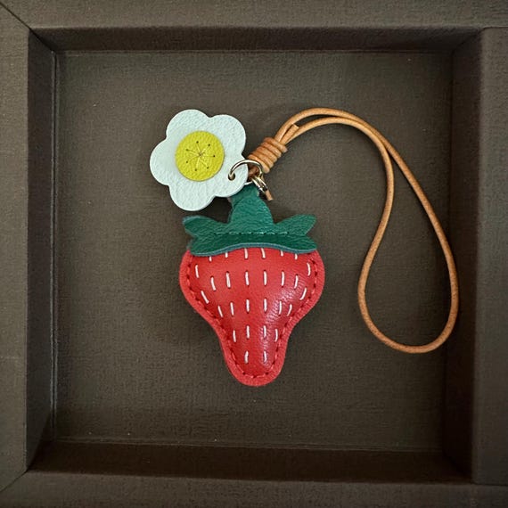 ハンドメイドのヤギ革製ストロベリーバッグチャーム、財布チャーム