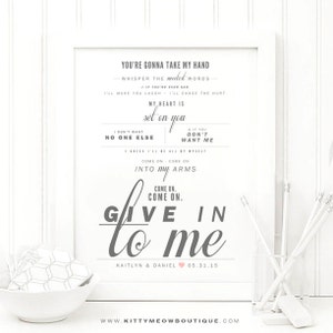 Garrett Hedlund "Give In To Me" - Gris y rubor - San Valentín, regalo de boda, algodón, regalo de aniversario de papel, letras de canciones, impresión artística