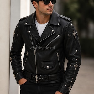 Chaqueta de cuero gótica para hombre / Chaqueta de moto con parche cruzado / Chaqueta punk con tachuelas / Regalo para él.