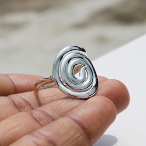 Handgemaakte sterlingzilveren spiraalring: verstelbare boho-statementsieraden
