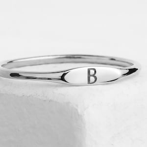 Personalized Initial Ring, Custom Letter B Ring, Dainty Silver Signet Ring, Minimalist Promise Ring,Custom Initial Signet Ring,Gift For Love