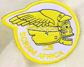Parche de calavera robótica de Scram Africa: bordado termoadhesivo para motociclistas