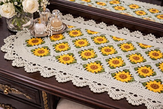 Handmade table runner | 1970s Vintage Design | beaded table cloth