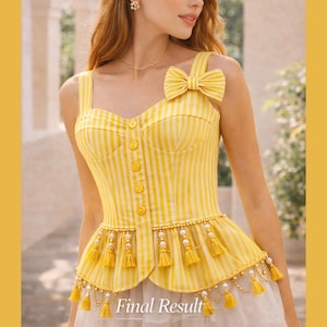 Puede incluir: Top corsé a rayas amarillas y blancas con un lazo en el hombro. El top presenta una botonadura frontal y un peplum con borlas y detalles de perlas. El texto "Final Result" es visible en la parte inferior.