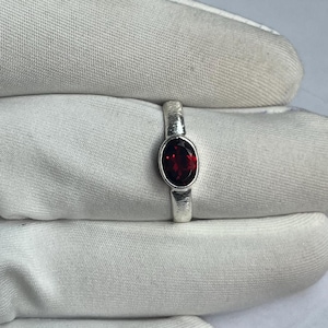 Natural garnet silver ring oval shape ring, handmade ring for women, garnet gemstone jewelry, Gift for Her