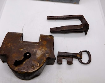 Candado de hierro antiguo BASKO hecho a mano, llave funcional, decoración del hogar