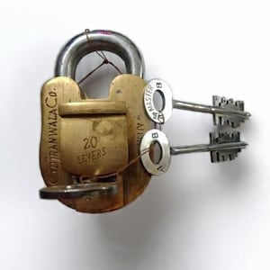 Candado de latón vintage hecho a mano: cerradura funcional de 20 palancas con 3 llaves.