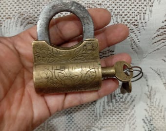 古い鍵付き鉄製錠前 骨董品 アンティーク真鍮製錠前と鍵 • 1900年代初頭 • 希少な鉄製ヴィンテージ