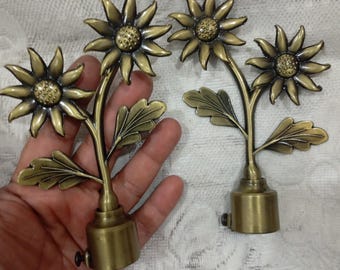 Antique Brass Finish flower design Curtain holder Finials, 1 (Pair)