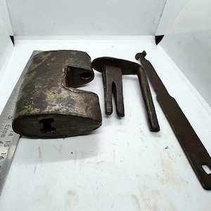 Vintage old hand made medium to Large padlock With Key, Working condition Lock,Antique Pad Lock With iron lock old lock Gift Home Decoration