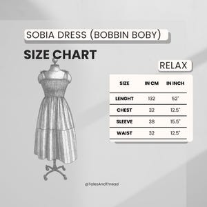 Puede incluir: Un boceto de un vestido con una tabla de tallas que muestra medidas en cm y pulgadas. El vestido tiene un corpi&ntilde;o ajustado y una falda acampanada. La tabla detalla las medidas de largo, pecho, manga y cintura. El texto dice 'SOBIA DRESS (BOBBIN BOBY)' y 'SIZE CHART'.