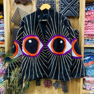 Fluwelen jack met oogborduurwerk – handgemaakte boho-statementjas, festivalkleding, artistieke bovenkleding van lokale Indiase ambachtslieden