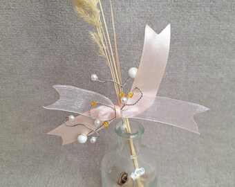 Horquilla romántica con lazo y perlas: un accesorio elegante para bodas y uso diario.